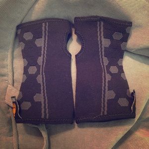 Wrist compression sleeves